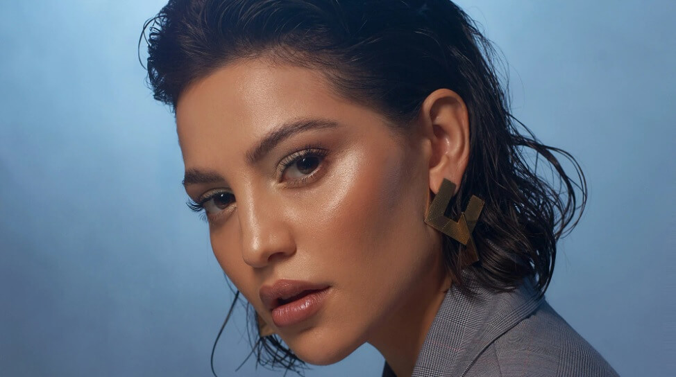 мокра прическа